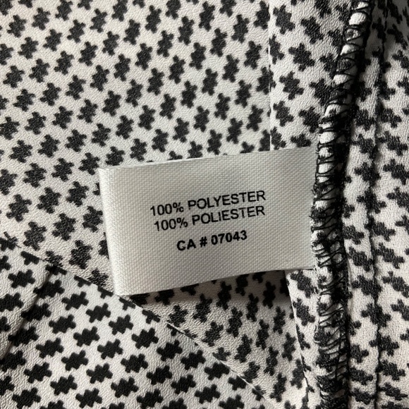 Black and white print blouse - Picture 3 of 3